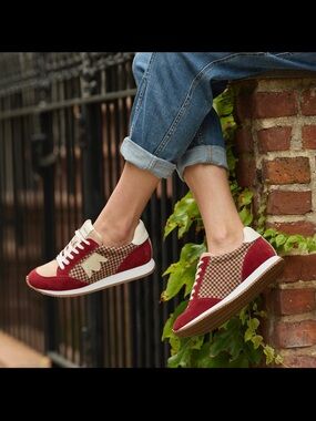 Birdies Women’s Roadrunner Red And Brown Tweed Pattern Tennis Shoes Size 11